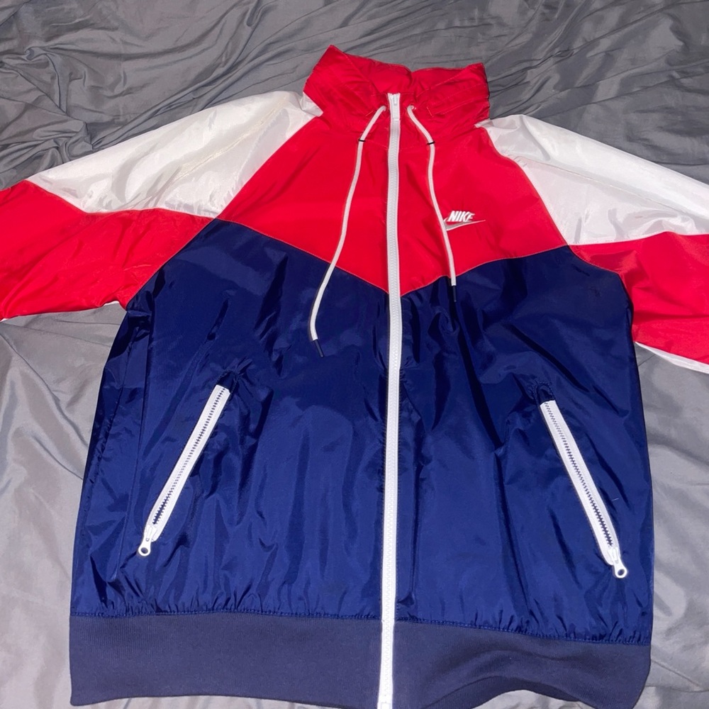 NEW NEVER WORN NIKE WINDBREAKER JACKET